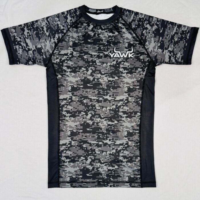 Men's commando print fitness shirt